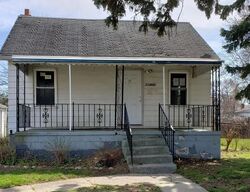 Pre-foreclosure in  VERNON AVE Warren, MI 48089