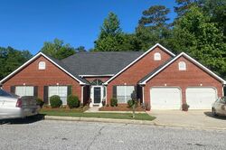 Pre-foreclosure in  CARRIAGE TRACE CIR Stone Mountain, GA 30087