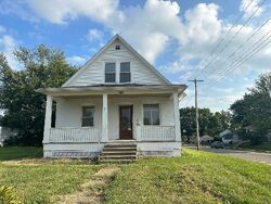 Pre-foreclosure in  College Ave Quincy, IL 62301