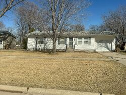Pre-foreclosure in  9th St Aurora, NE 68818