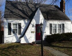 Pre-foreclosure in  W 12th St Flora, IL 62839