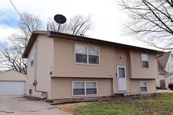 Pre-foreclosure in  N 8th Ave E Newton, IA 50208