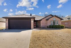 Pre-foreclosure in  Preston Dr Cleburne, TX 76033