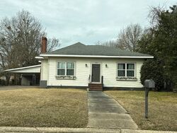 Pre-foreclosure in  Bilbo St Deridder, LA 70634