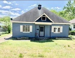 Pre-foreclosure in  E Person Ave Memphis, TN 38106