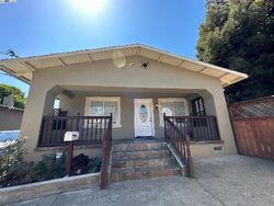 Pre-foreclosure in  Quigley Pl Oakland, CA 94619