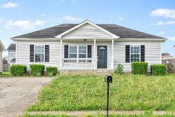 Pre-foreclosure in  Oakmont Dr Clarksville, TN 37042