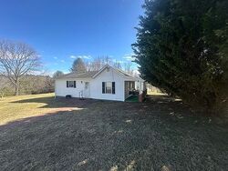 Pre-foreclosure in  Snider Ln Pulaski, VA 24301