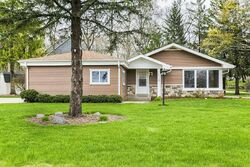 Pre-foreclosure in  Crestview Cir Brookfield, WI 53005