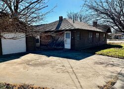  W 11th St, Plainview TX