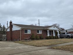  Elderwood Dr, Warren MI