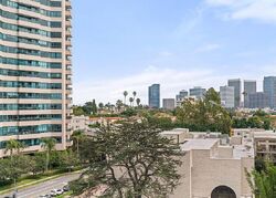 Pre-foreclosure in  Wilshire Blvd Unit 807 Los Angeles, CA 90024