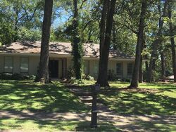 Pre-foreclosure in  HILLWOOD DR Montgomery, AL 36106