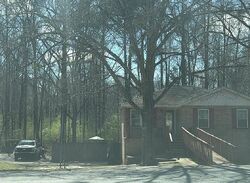 Pre-foreclosure in  Randall Cir Clanton, AL 35045