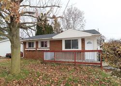 Pre-foreclosure in  Berwick Dr Lansing, MI 48911
