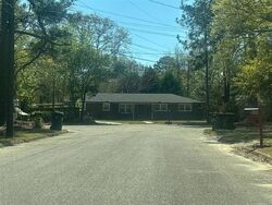 Pre-foreclosure in  Mustang Dr Dothan, AL 36301