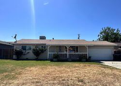 Pre-foreclosure in  S SILVA ST Tulare, CA 93274