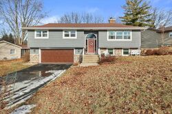 Pre-foreclosure in  Winston Way Waunakee, WI 53597