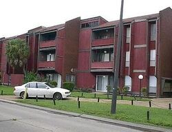 Pre-foreclosure in  Lake Ave  Metairie, LA 70005
