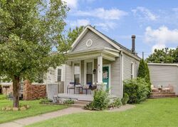 Pre-foreclosure in  Maxwell Ave Evansville, IN 47711