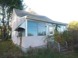 Pre-foreclosure Listing in Millers Ln DIGHTON, MA 02715