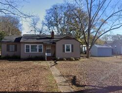 Pre-foreclosure in  Greenview Dr Tuscaloosa, AL 35401