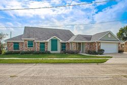 Pre-foreclosure in  W Metairie Ave Metairie, LA 70003