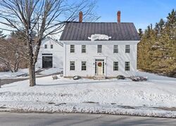 Pre-foreclosure in  Tsienneto Rd Derry, NH 03038