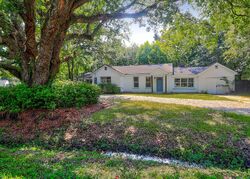 Pre-foreclosure in  Oak St Charleston, SC 29407