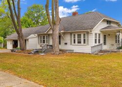 Pre-foreclosure in  Meinrad Dr Waterford, MI 48329