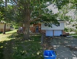Pre-foreclosure in  E Leslie Dr Independence, MO 64055