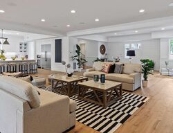 Pre-foreclosure in  Hatteras St Woodland Hills, CA 91367