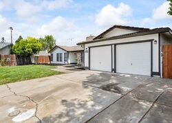 Pre-foreclosure in  Eastridge Pl Manteca, CA 95336