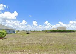 Pre-foreclosure in  Ne 9th Pl Cape Coral, FL 33909