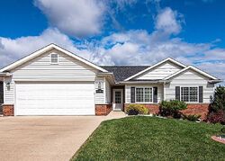Pre-foreclosure in  Park Pl Dubuque, IA 52002