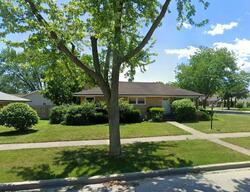 Pre-foreclosure in  WICKE AVE Des Plaines, IL 60018