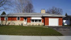  S Lincoln Ave, Beaver Dam WI