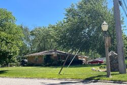 Pre-foreclosure in  S Waverly Rd Lansing, MI 48911