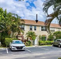 Pre-foreclosure in  Ne 15th Ave Fort Lauderdale, FL 33305