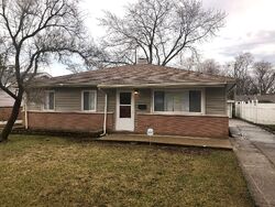 Pre-foreclosure in  COMMUNITY ST Lansing, IL 60438