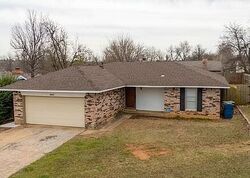 Pre-foreclosure in  Elmwood Dr Edmond, OK 73013