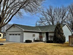 Pre-foreclosure in  Wagon Rd Grand Island, NE 68801