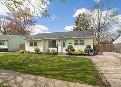 Pre-foreclosure in  Lombardy Blvd Bay Shore, NY 11706