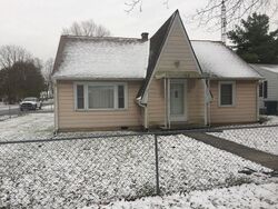 Pre-foreclosure in  N Delawanda Ave Muncie, IN 47303