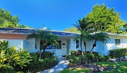 Pre-foreclosure in  Bernard Ave Sarasota, FL 34243