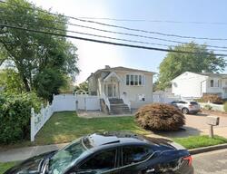 Pre-foreclosure in  Beach St Massapequa, NY 11758