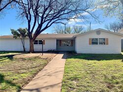 Pre-foreclosure in  Meadowbrook Dr Abilene, TX 79603