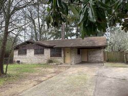 Pre-foreclosure in  Meadowbrook Ln Texarkana, TX 75501