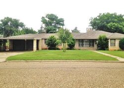  W Crestway St, Plainview TX