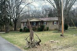 Pre-foreclosure in  Circle Hill Dr Mc Minnville, TN 37110